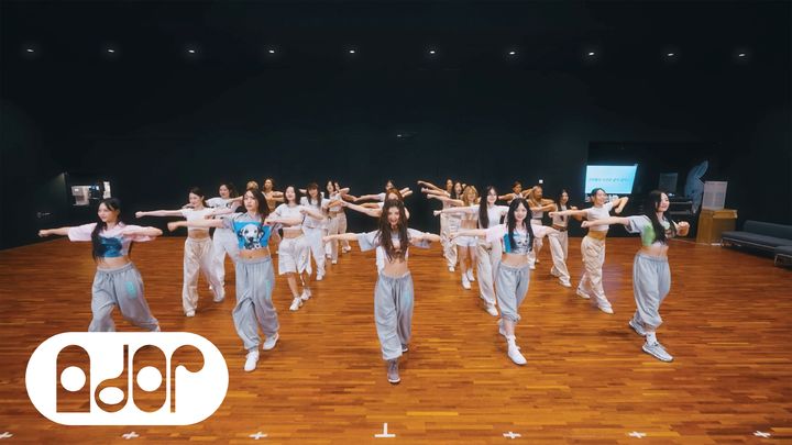 (Seoul=Newsis) New Jeans' 'Super Shy' choreography video.  2023.07.13.  (Photo = Courtesy of Adore) photo@newsis.com *Resale and DB prohibited